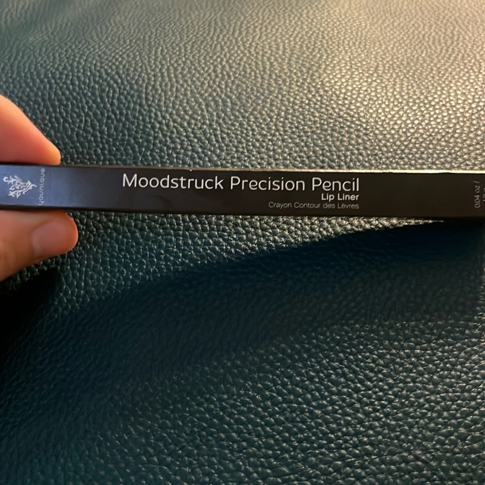 Younique Moodstruck lip Liner Shade Pouty NWT